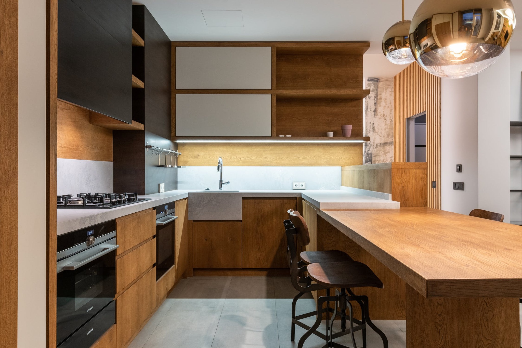 Los Angeles Kitchen Wall Hanging Cabinet with Flat Edge / Eased Edge Countertop Edging