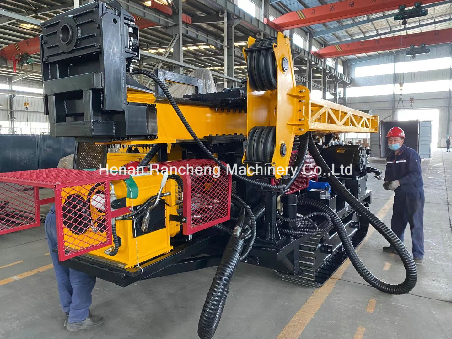 Crawler Mounted Core Drilling Rig 240HP Diesel Engine 1000m - 2000m Depth