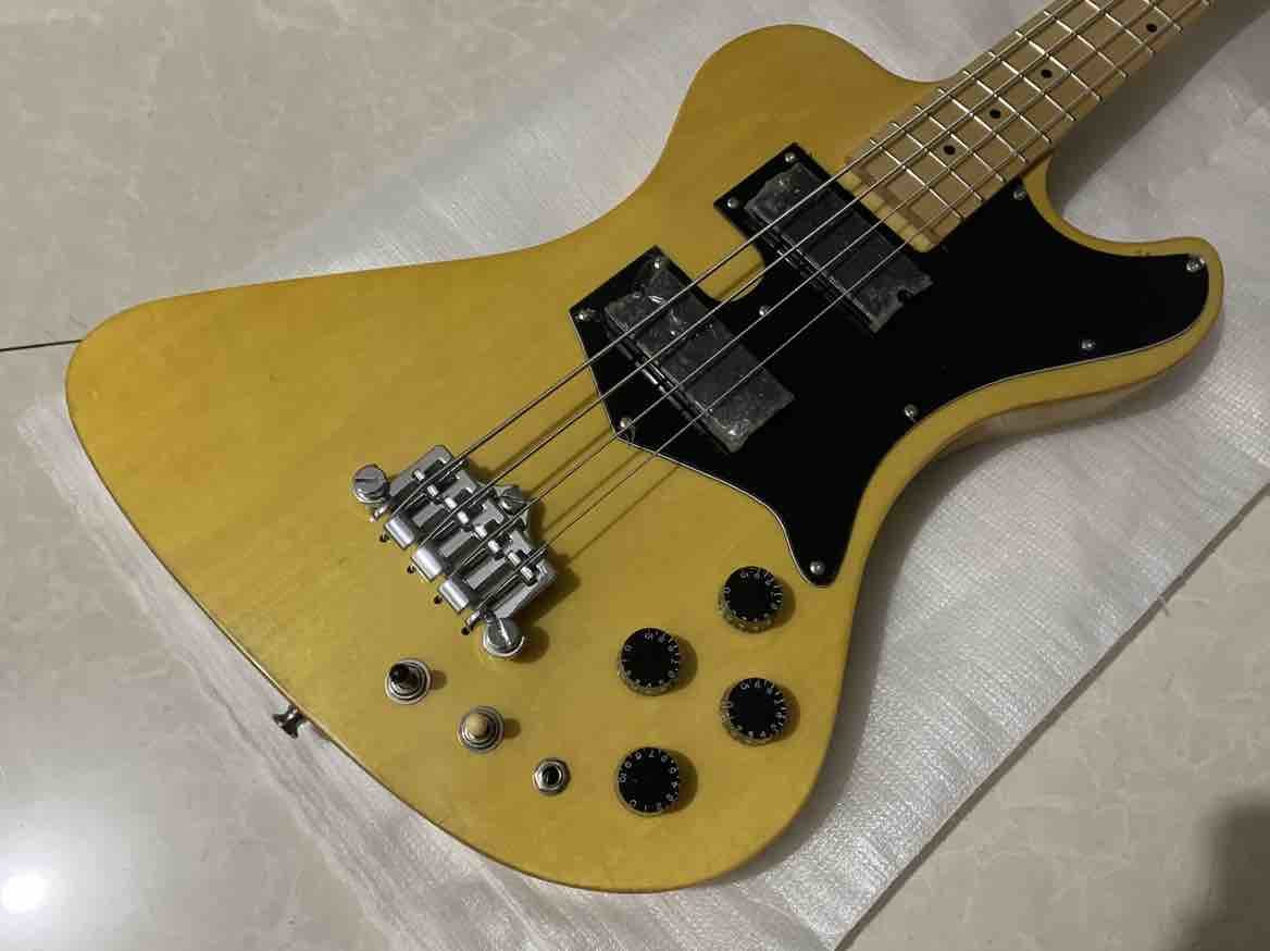 Custom 4 Strings RD Bass Guitar