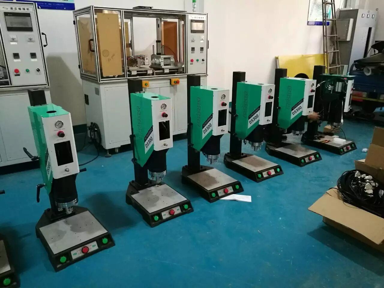 Customized Titanium Horn 2000W 20Khz Ultrasonic Plastic Welder with Plastic Cases