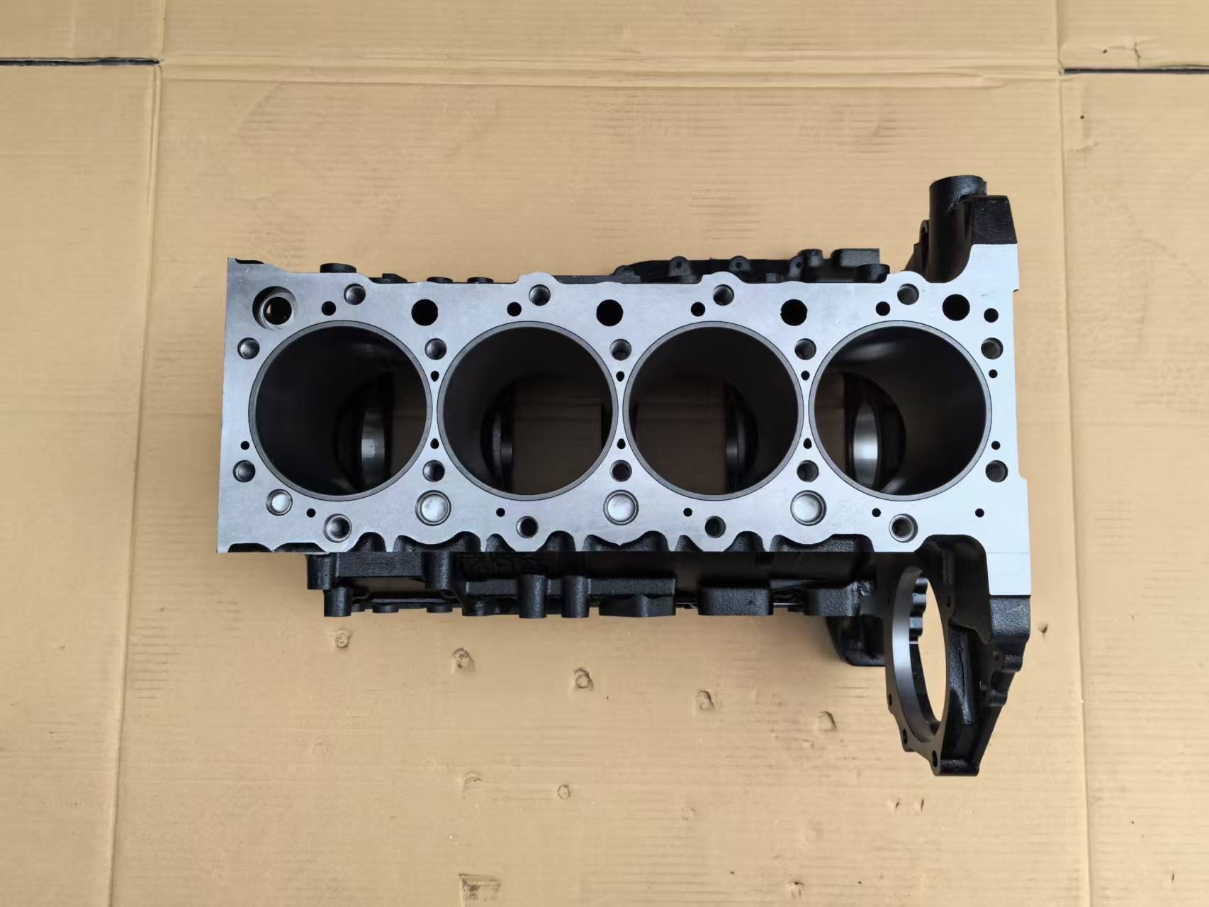 8982045330 ISUZU NPR Parts 4HG1 Cylinder Block 4 Diesel Cylinder Liners Casting Steel