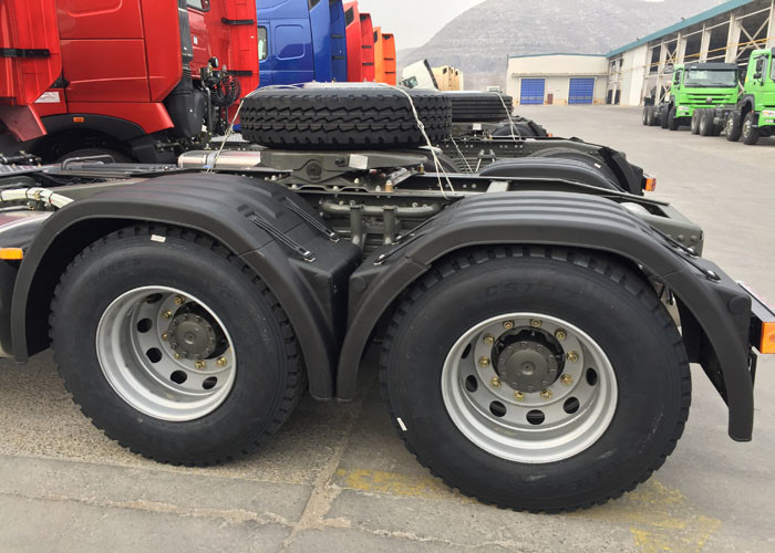 Orange SINOTRUK HOWO Tow Tractor Truck RHD 10 Wheels 371 HP ZZ4257S3241W
