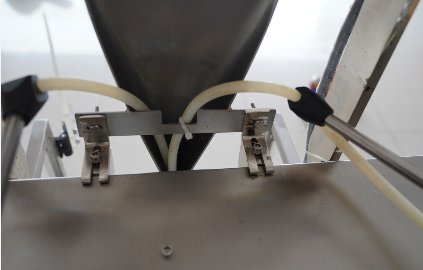 LC-220L Food Grade Stainless Steel 10ml Madonal Ketchup Automatic Filling And Packaging Machine