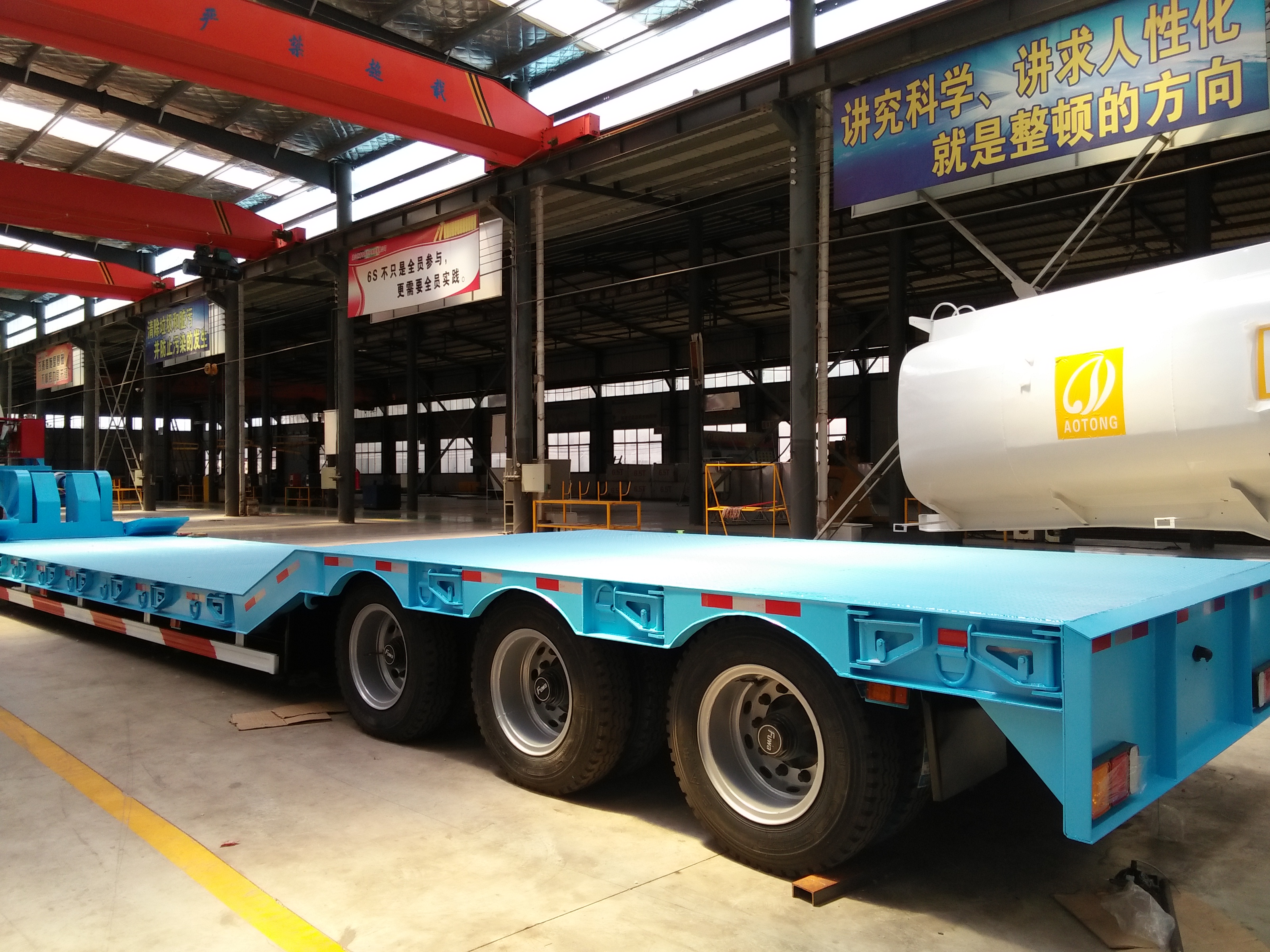 650-800mm Height 3 Axle 80T Front Loading Gooseneck Detachable Low Bed Trailer for Loading