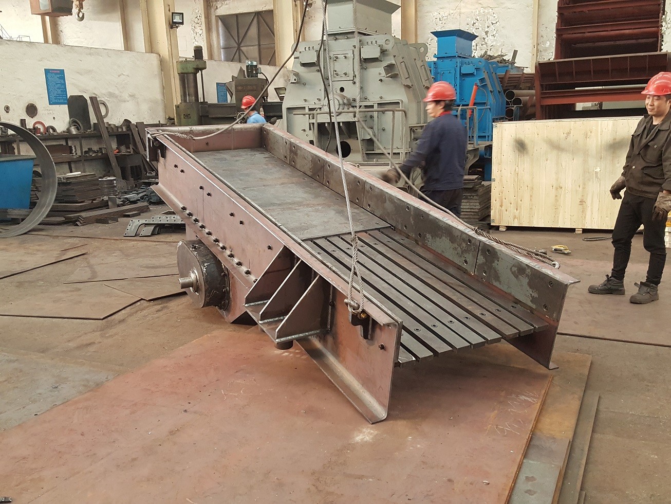 13Kw*2 GZT 1560 Vibrating Feeder Machine Electromagnetic Vibratory Feeder With Speed Controller