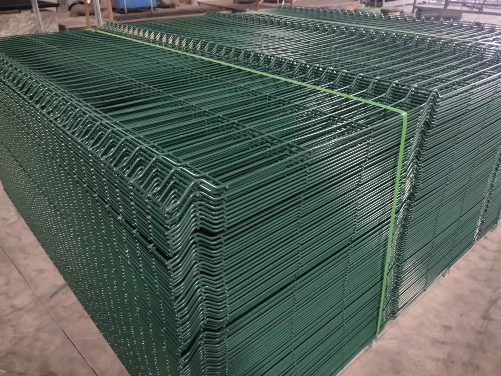 curved mesh fence