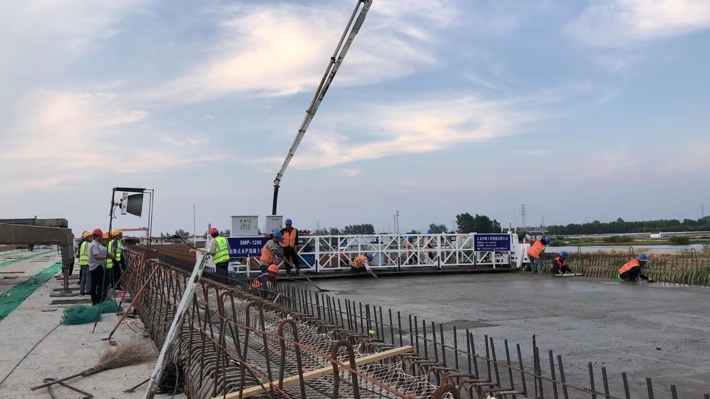 Modular Sliding Formwork Concrete Pavement Machine 16m Width