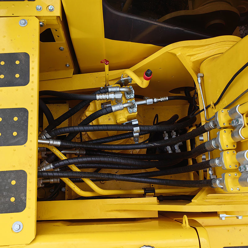 Used Middle Size Komatsu PC240 Excavator 1.2m³ Bucket Capacity 400L Large Fuel Tank