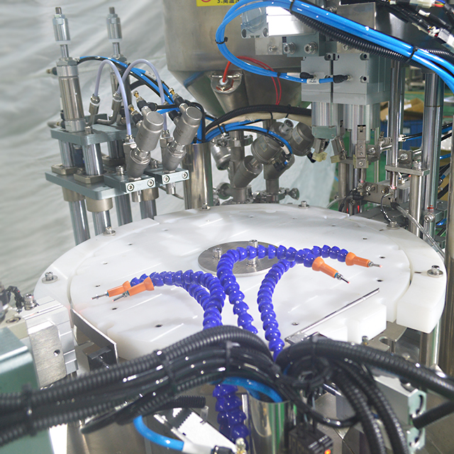 400 KG Capacity Glue Bait Syringe Filling and Capping Machine ± 1% Filling Accuracy