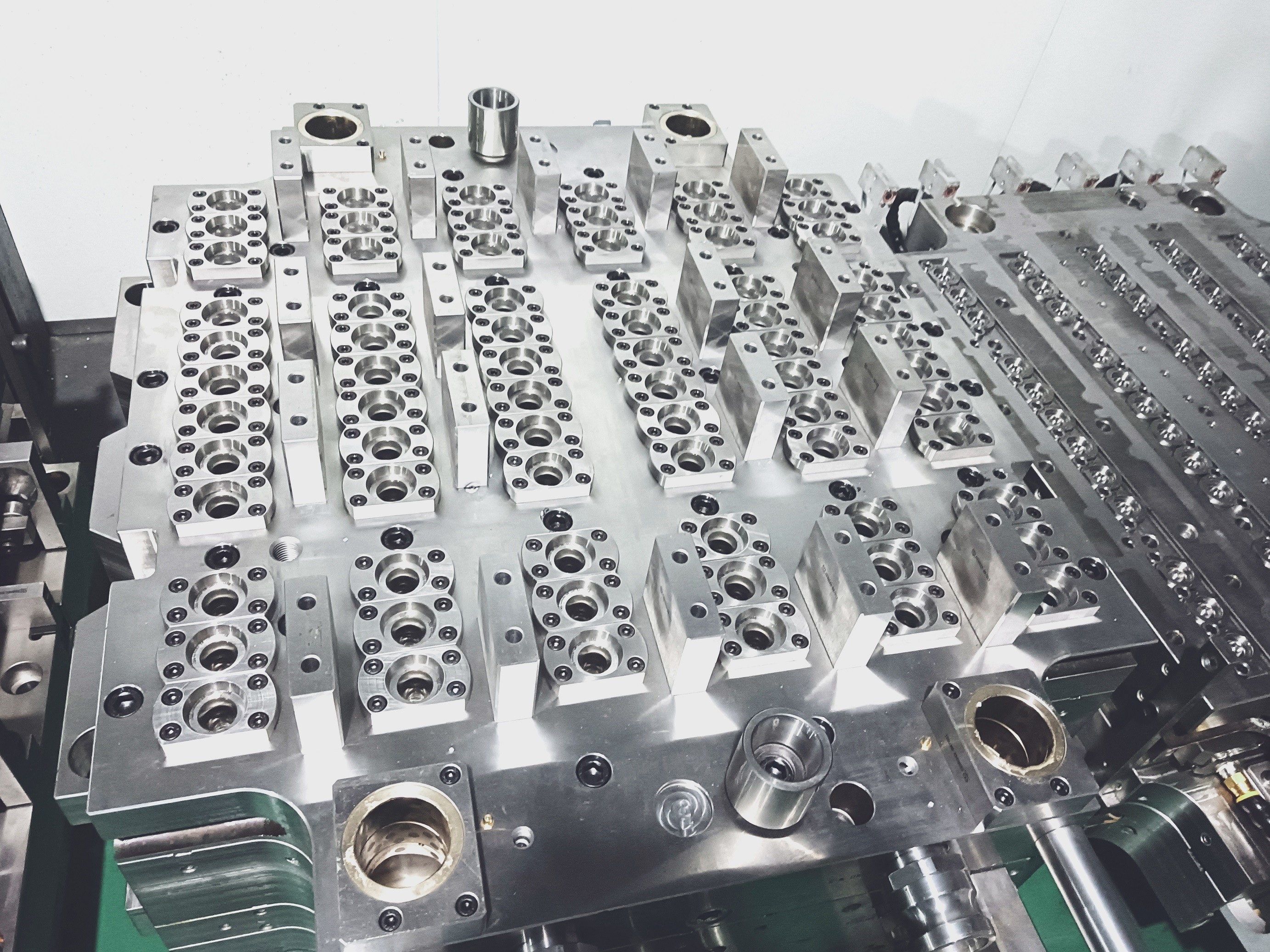 Lightweight PET Bottles Preform 28mm 32mm 38mm 48mm Bottle Neck Optional