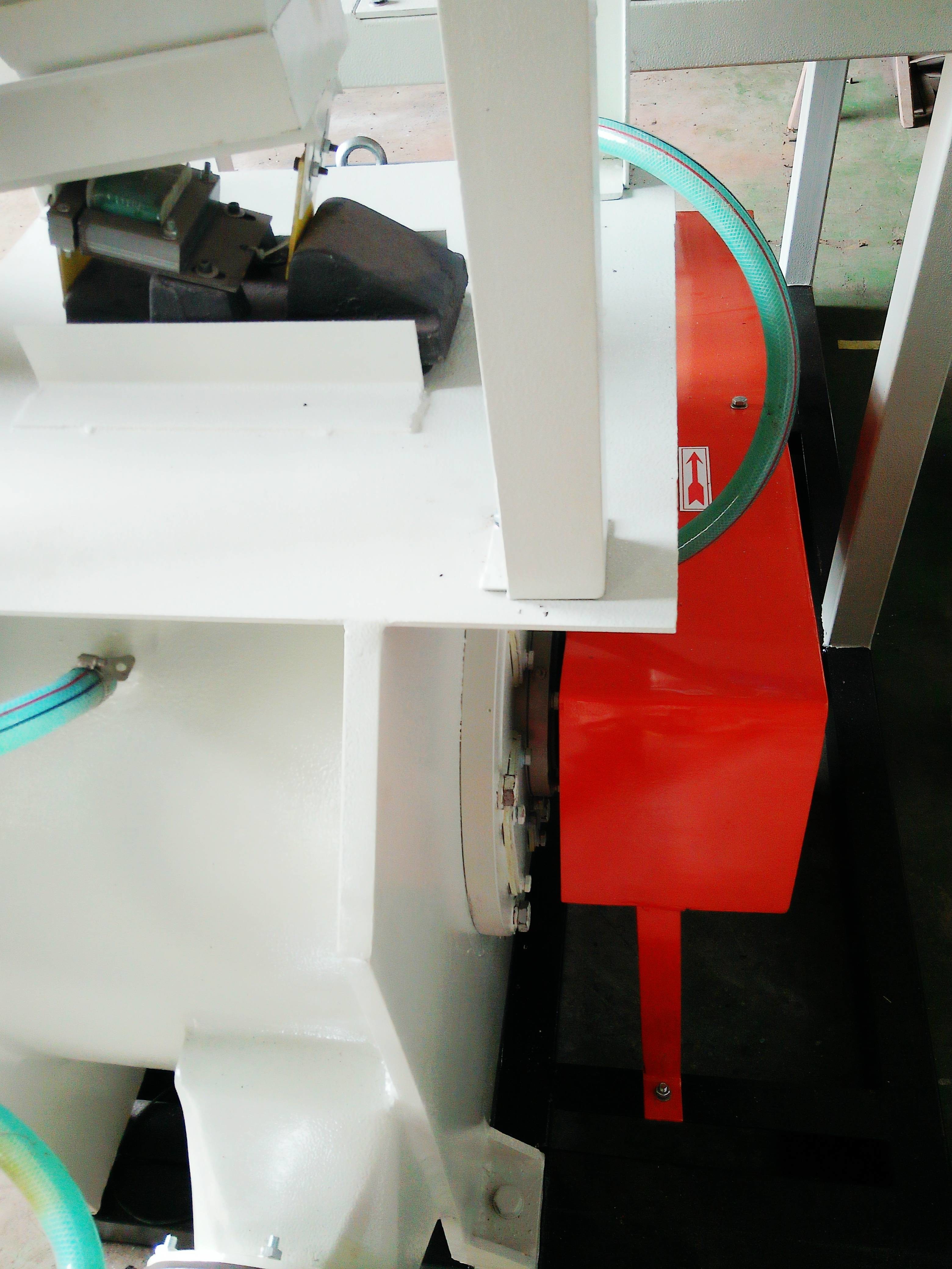 45kw Dust Free Plastic Grinding Mill High Speed Rotating 100 Mesh Wind Conveying