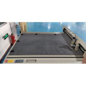 1900*1450*1100mm Used Garment Cutter with Cutting Machine in Blue Frame Silver