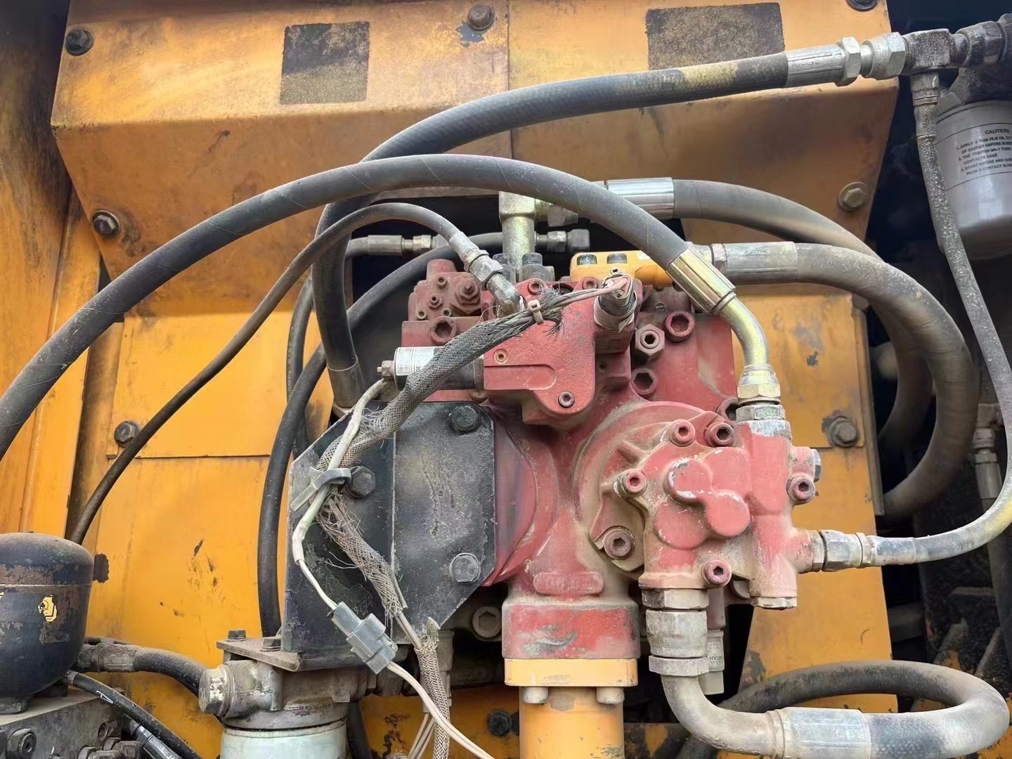 22 Ton Hyundai R210w-9 Wheeled Excavator Equipped With Cummins B7 Engine