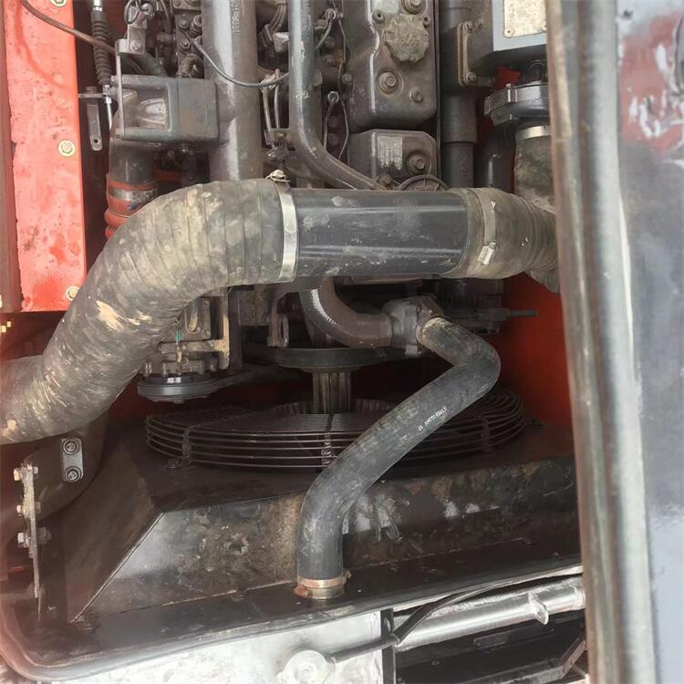 Used Doosan DX300 Excavator with 2000 Working Hours and Original Hydraulic Valve