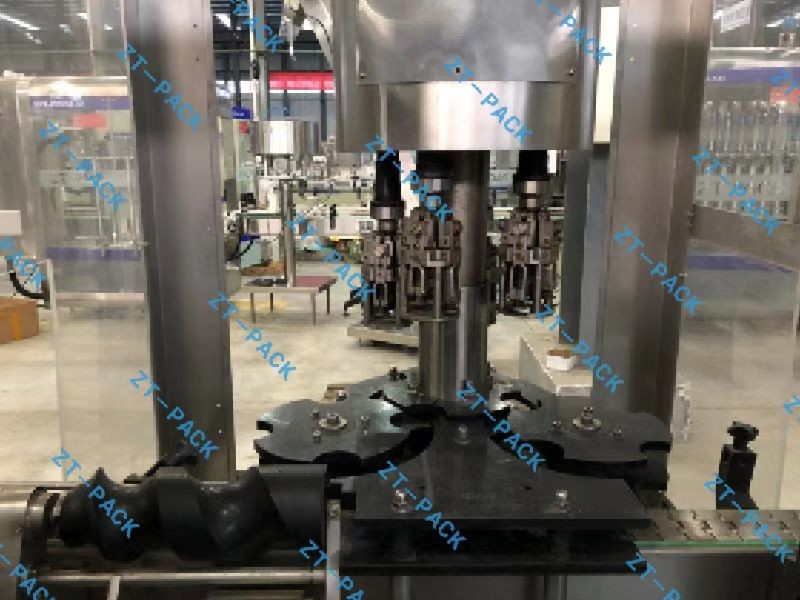 Wine Bottle Cap Tightening Machine Olive Oil , Rotary Juice Bottle Cap Sealing Machine