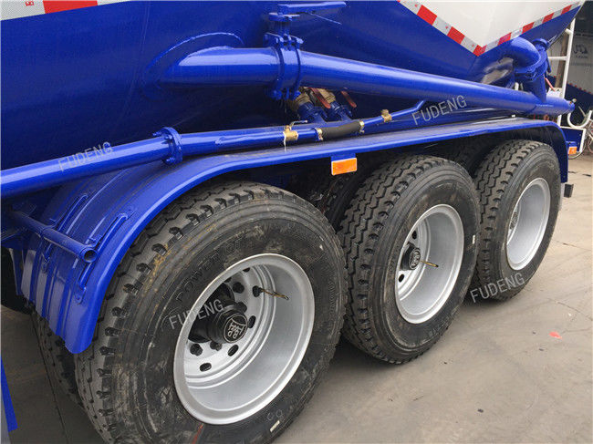 High Capacity 3 Axle Bulk Cement Trailer , Tanker Truck Trailer Double Cabins