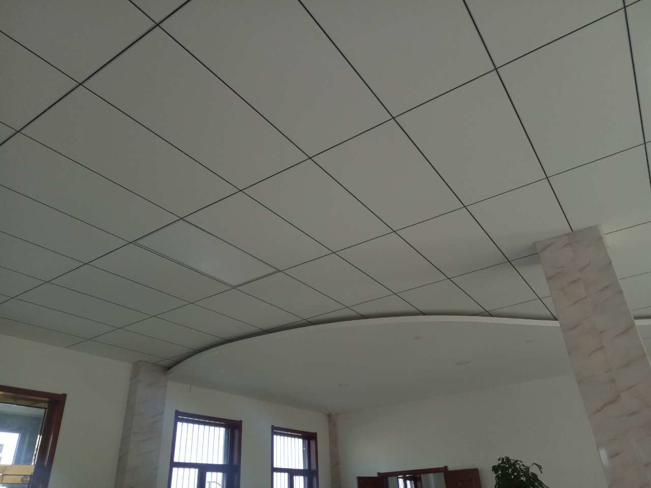 Aluminum Alloy 600x600mm Lay In Ceiling 0.5mm Thick For Meeting Room