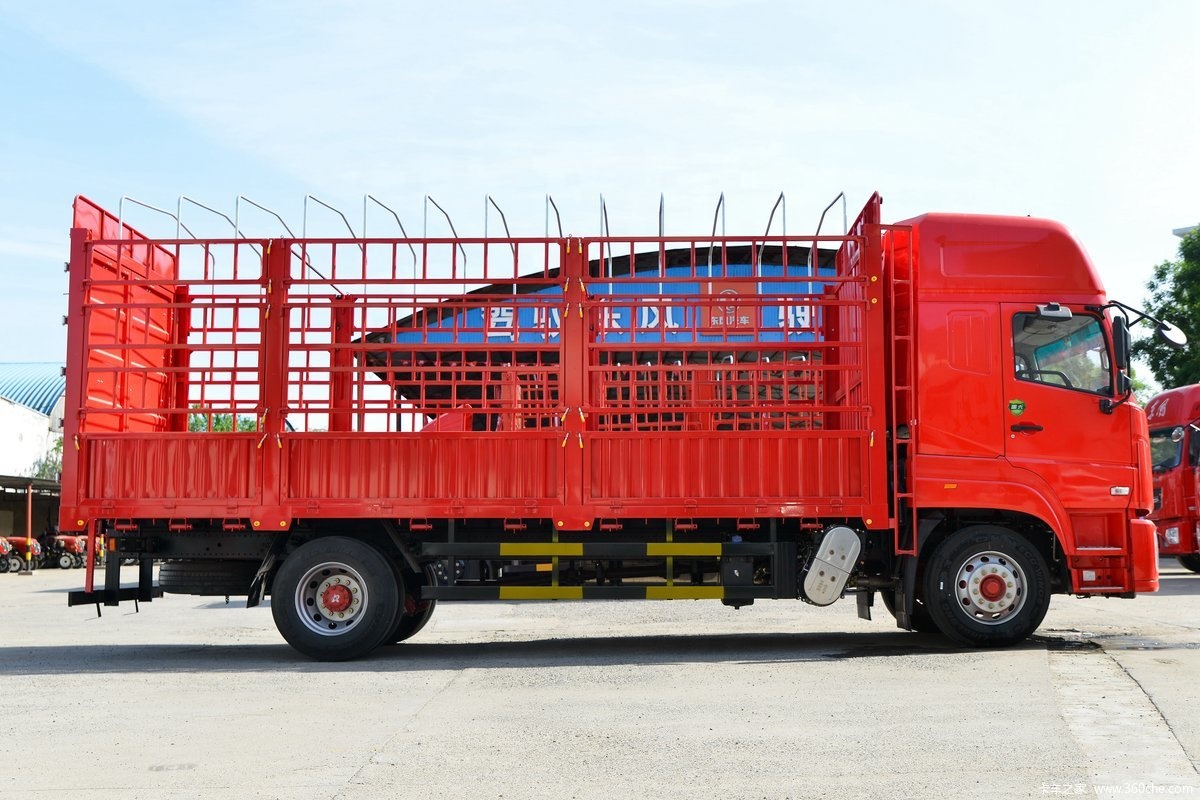 Transport Love Cows Safely and Efficiently with Dongfeng Left Hand Driving Cargo Trucks