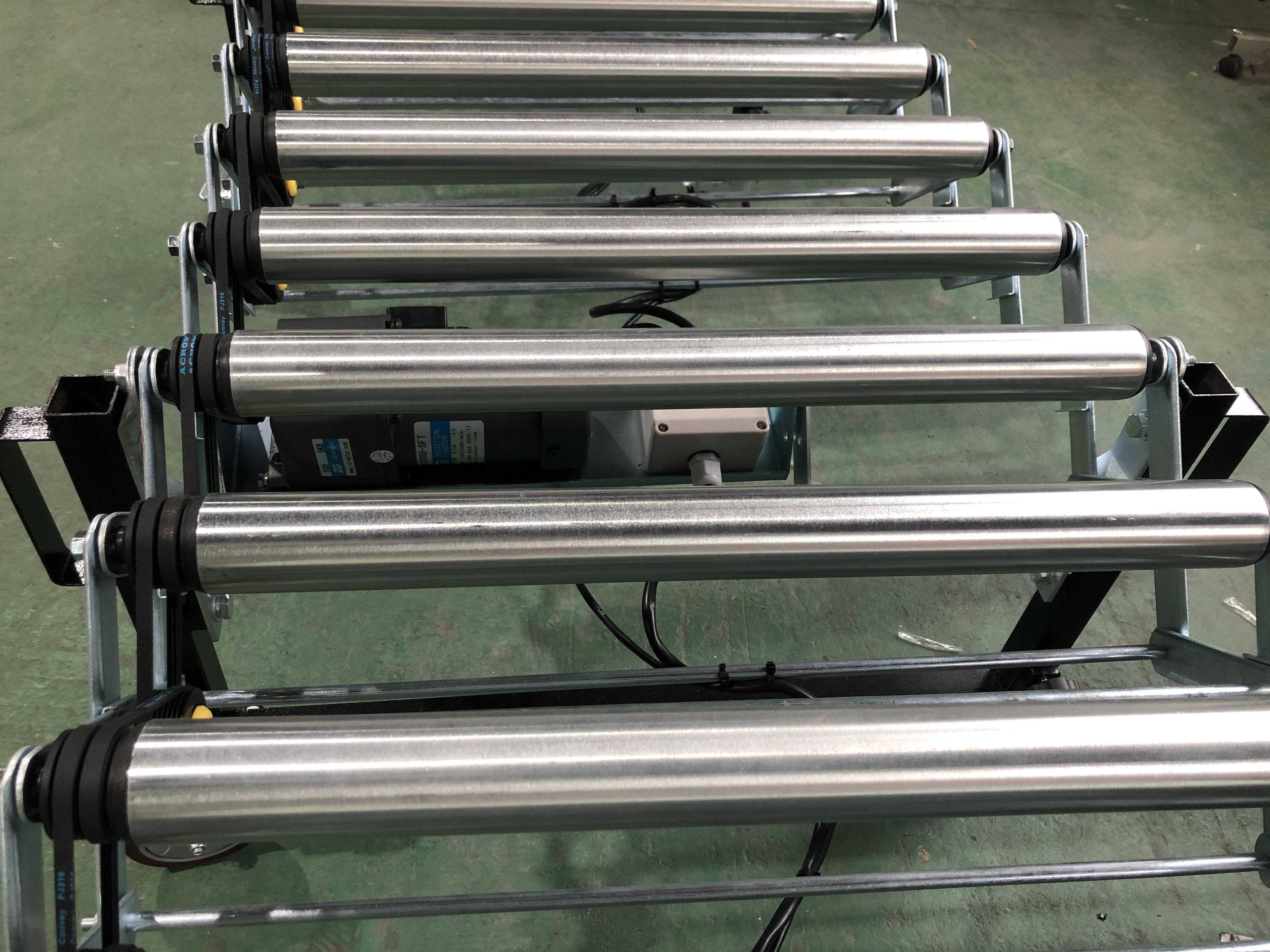 2021 China Professional Heavy Duty Galvanized Flexible Powered Roller Conveyor