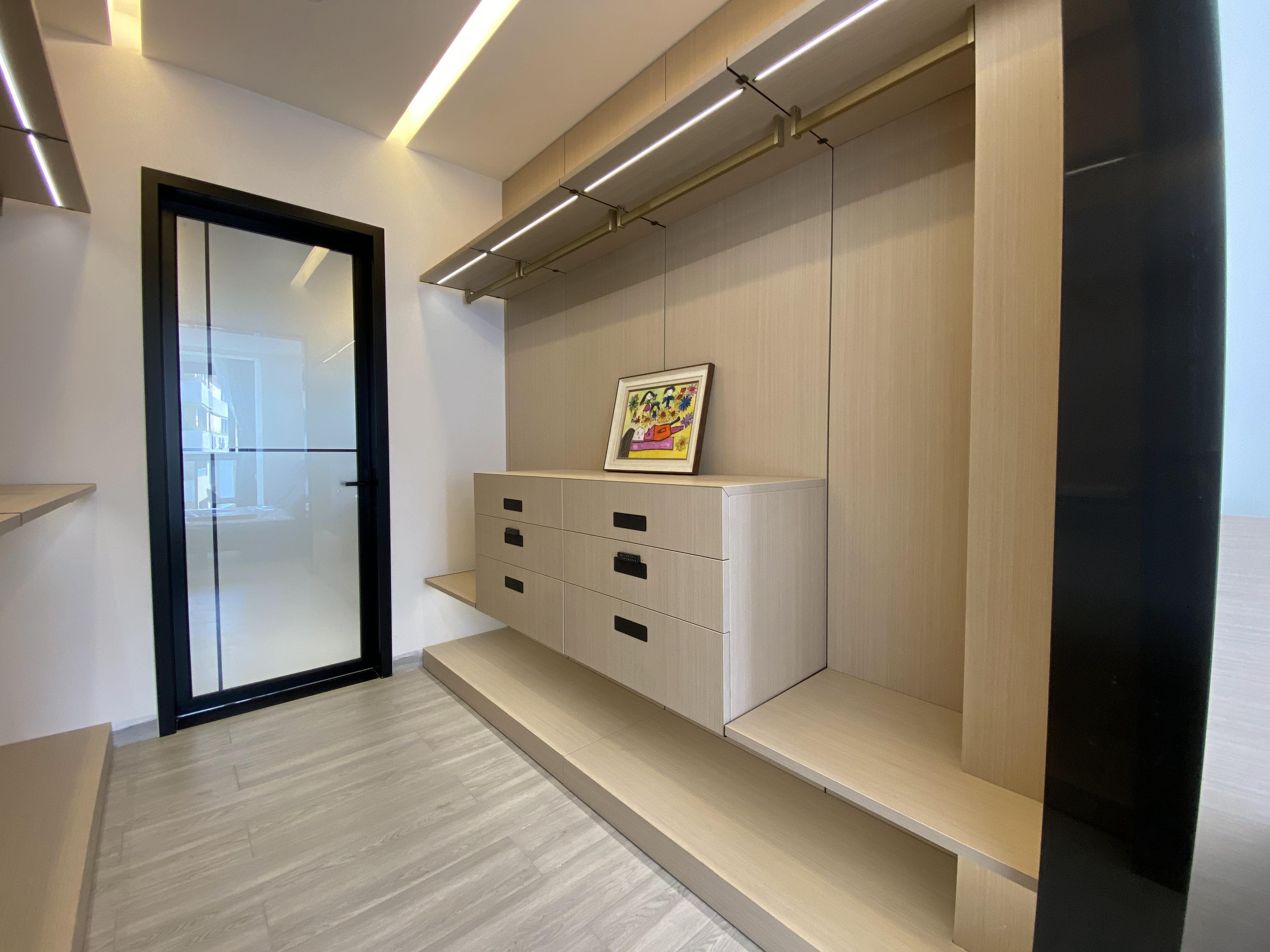 Villa Bedroom Furniture Design MDF Melamine White Wooden Wardrobe with Stylish Design