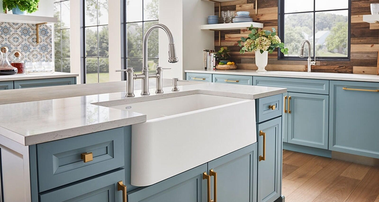 Modular Kitchen Cabinets with Classic Shaker Design and Artificial Quartz Countertop
