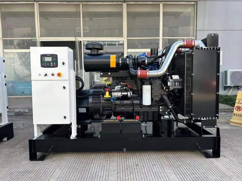 Cummins 200KW Diesel Generator Set with Silent Canopy and Smartgen HGM6110 Controller