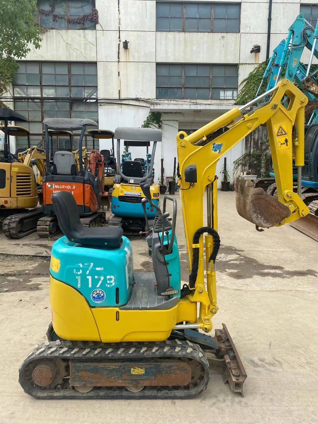 Compact 10.3KW YANMAR SV08-1A Used Small Excavator With Hydraulic Pump