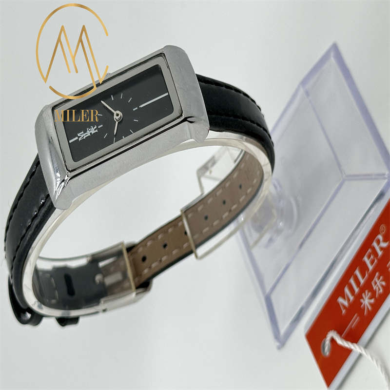 Laser Printing Logo Leather Strap Quartz Watch with 30 Meters Water Waterproof