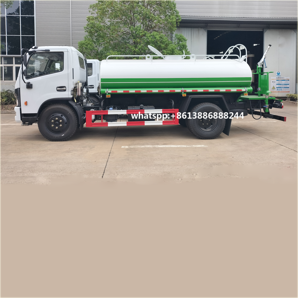 Single Row 5000 -6000 Liters Sprinkler Truck Water Tanker Street Flusher