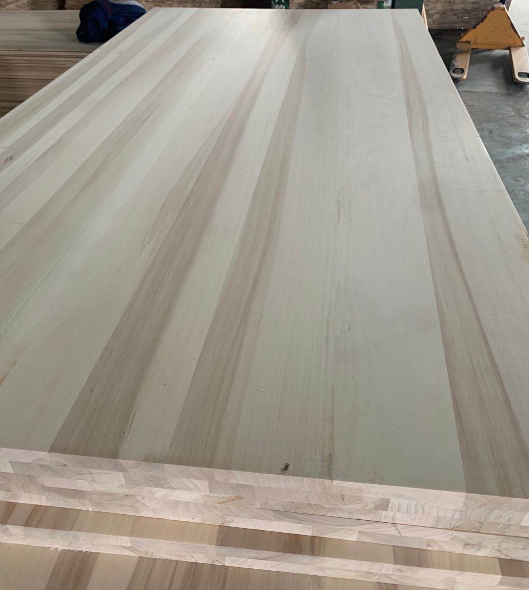 2440x1220mm Customized Traditional Style Solid Wood Board Radiata Pine Board