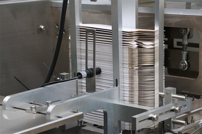 Alu Blister Tray Packing Machine With Intelligent Rotate Robot Hands Pharma Packaging Machine