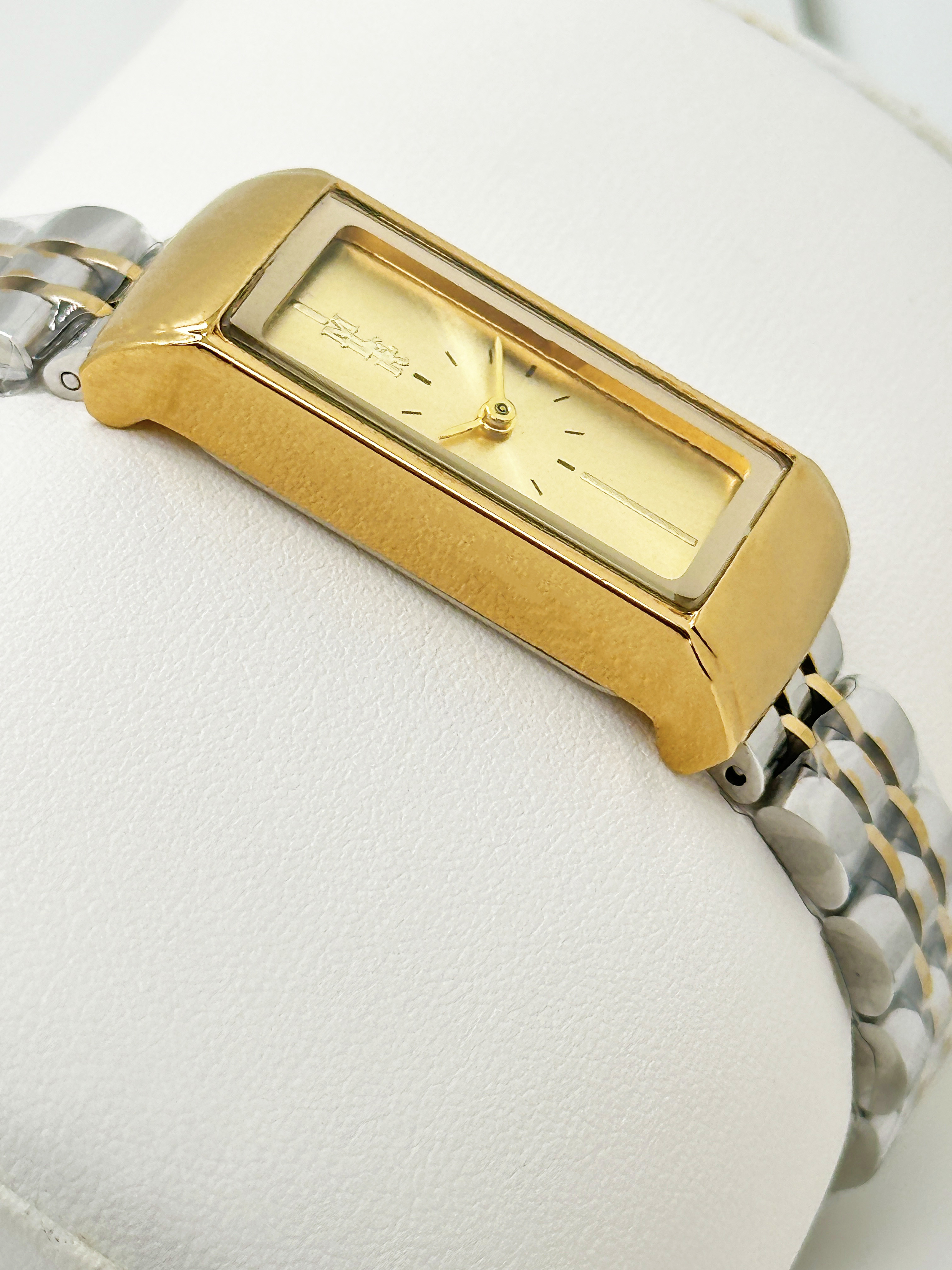 China Supplier Fashion Shape Chain Watches for Women 2024 Business Watch