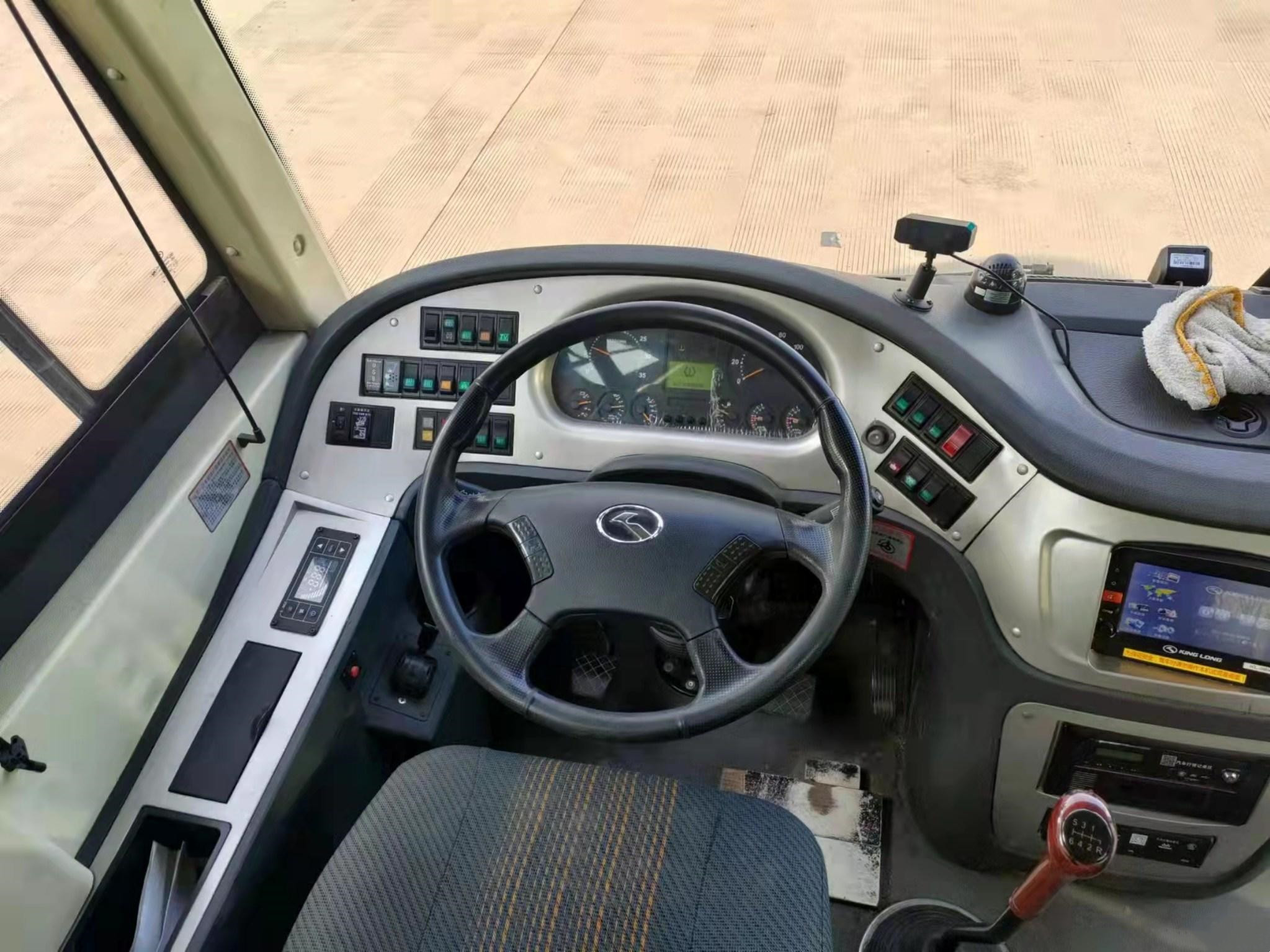Mini Bus Engine Kinglong XMQ6829 Coach Bus 34seats Diesel Yuchai Engine