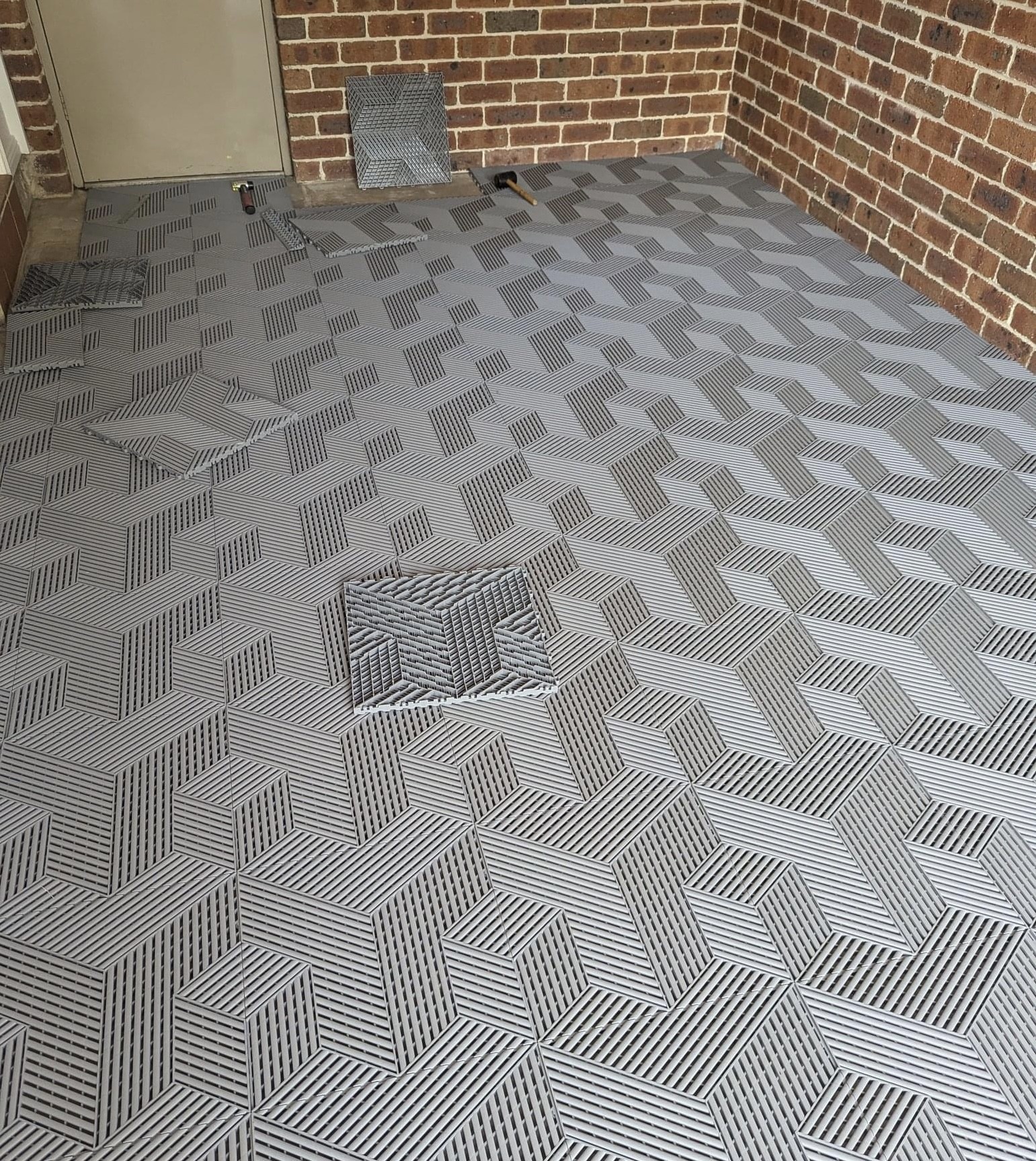 Modern Interlocking Garage Flooring Red Plastic Mats For Garage Floor