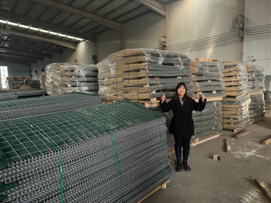 3x3 Inches Hesco Welded Square Military Barrier Green Color Geotextile