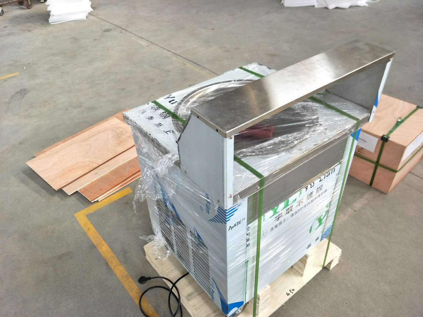 Ice Cream Roll Making Equipment with International Brands Compressor in Thailand