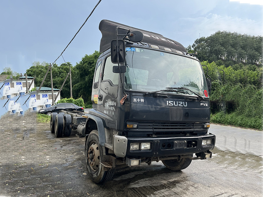 Isuzu LHD Used Medium Duty Trucks / Used Medium Load Carriers Haulage Trucks