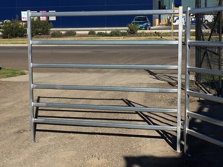 Portable Horse Stall Panels 6 Oval Rails. Locking Pins. ". Victoria "