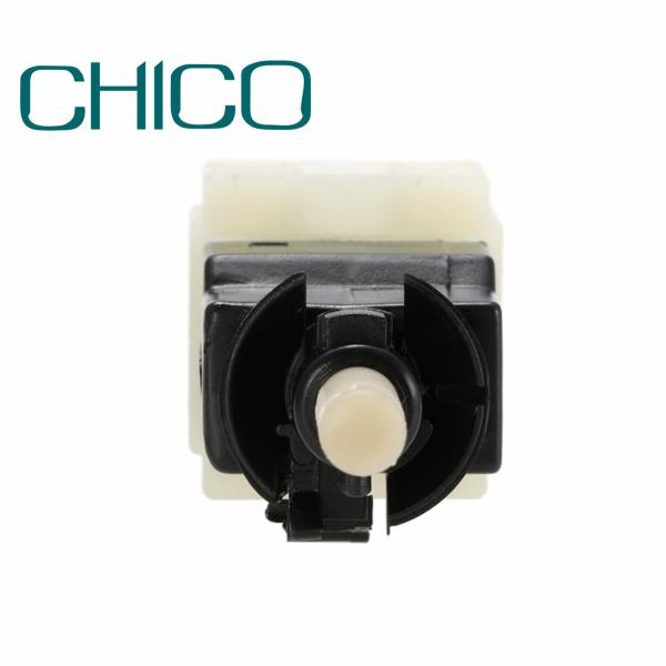 TS 16949 Brake Light Switches For MERCEDES BENZ 0015453109 0015456409 A001545640