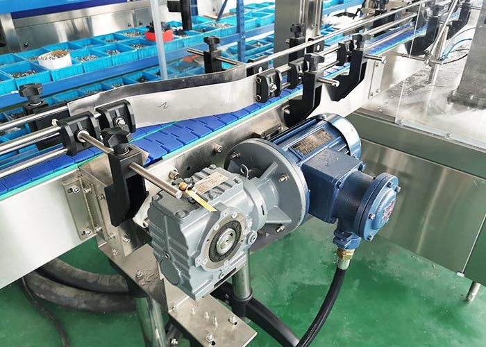 2000BPH Linear Detergent Filling Sealing Machine Gravity Filling For Dishwashing Liquid