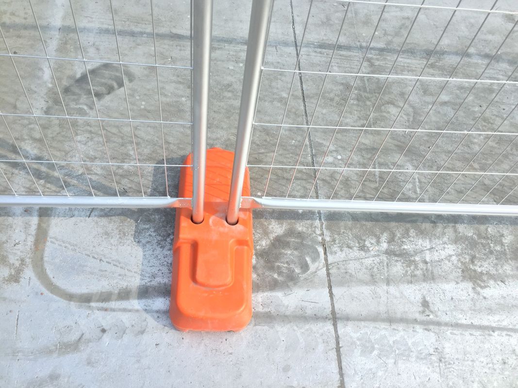 temporary fencing packing in metal pallet all brand new meet AS4687-2007 temp fence shop supplier