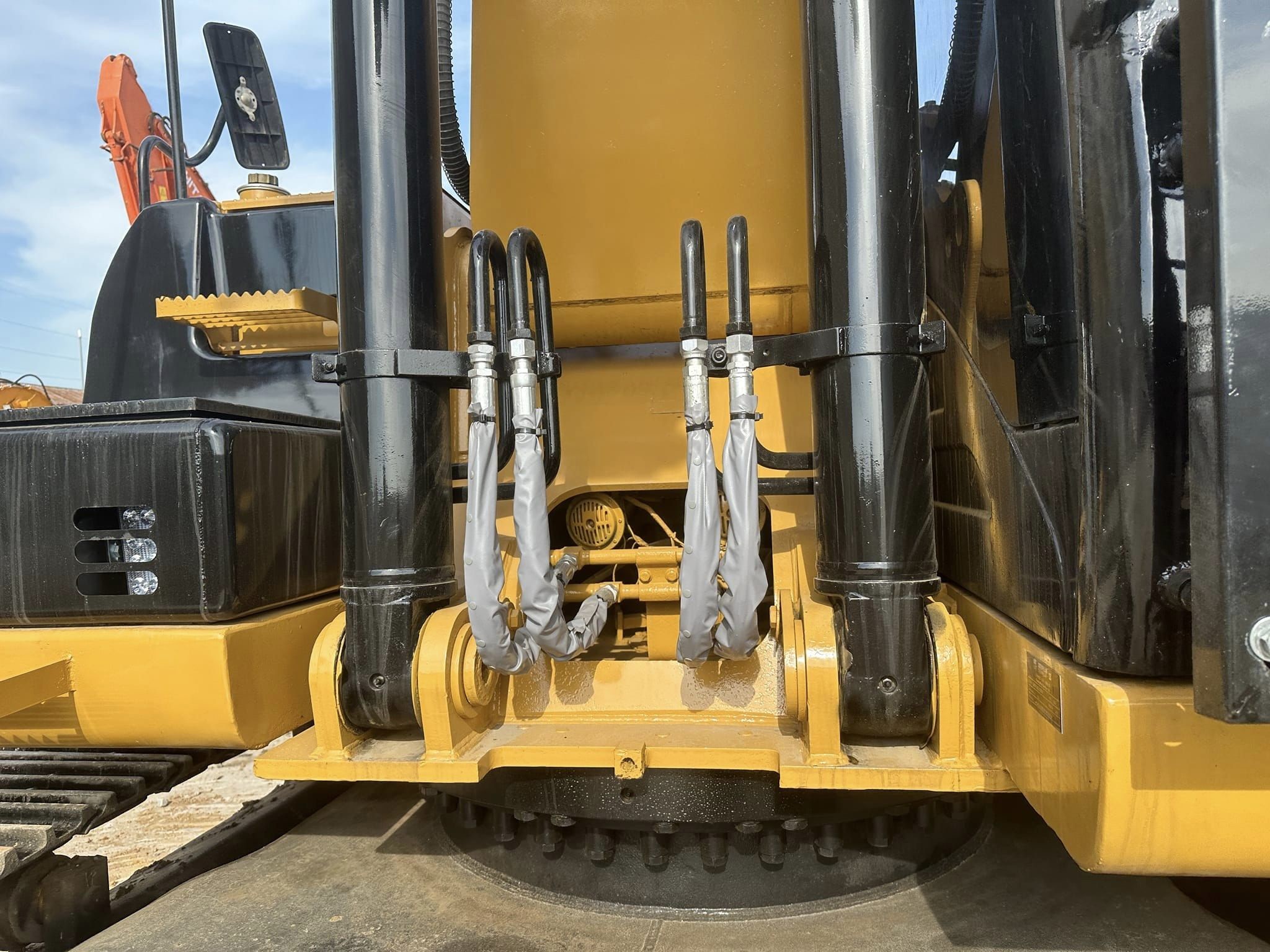 Large 330D2L Used Caterpillar Hydraulic Excavators Heavy Equipment 1.4m3 Bucket Capacity