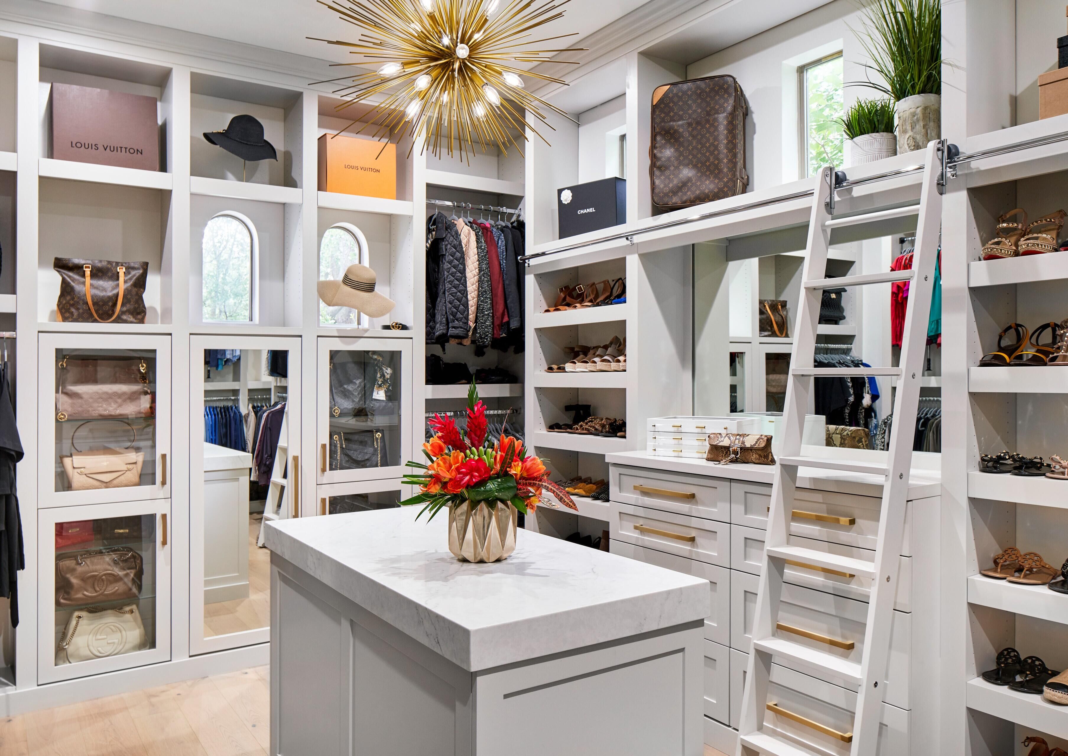 Design Modern Style Convertible Bedroom Wardrobes for Walk-in Wardrobe Functionality