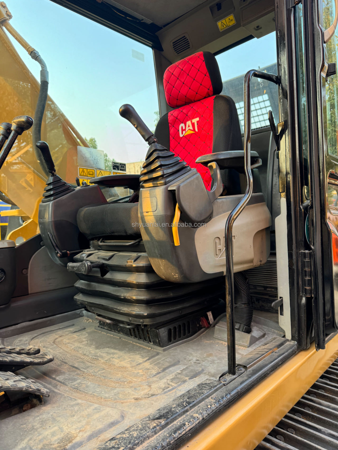 CAT320D2 Second-Hand Excavator with and High Work Efficiency in Good Condition Ready