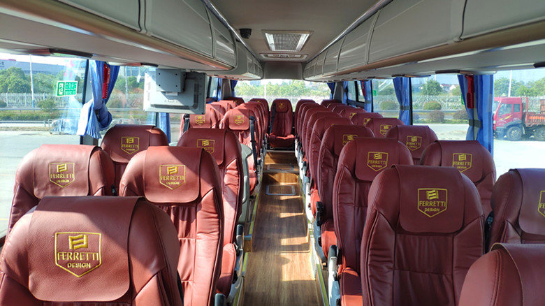 LHD/RHD Cummins 375HP Euro5 51+2 Seats Luxury Coach Bus YBL6128SD for Chile
