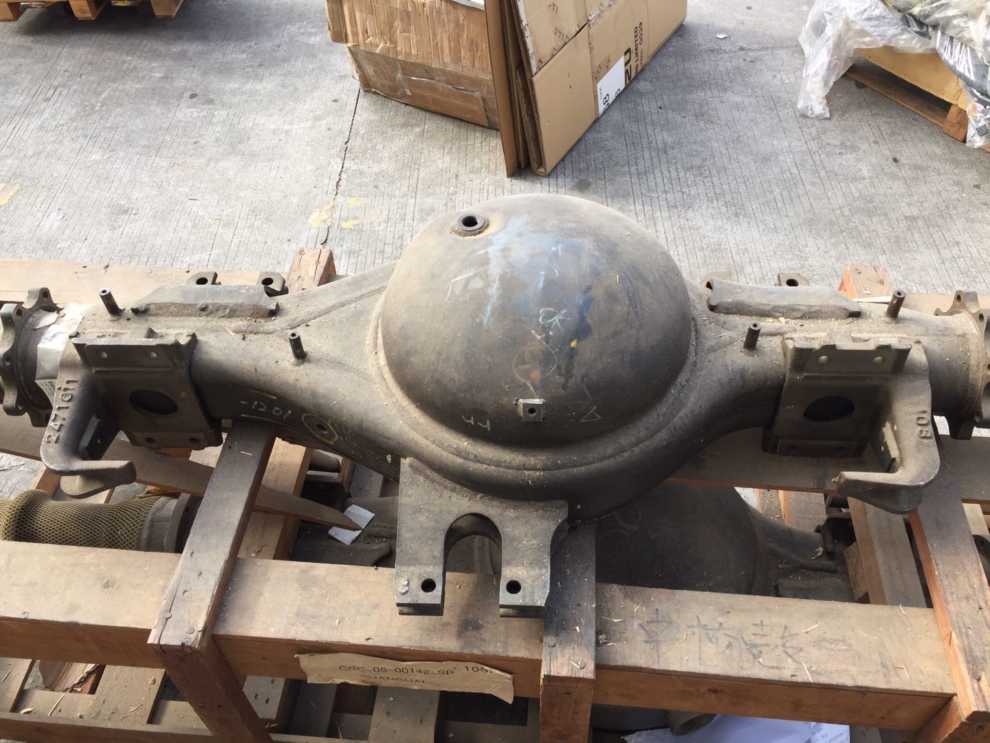 Rear Axle Case 1421901201 Genuine Parts Heavy Truck Hydraulic Brake Chassis Parts 17.5" Differential