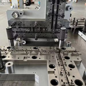 Metal Terminal Crimping Mold with Punching SPM 200 and Save Material 10% for