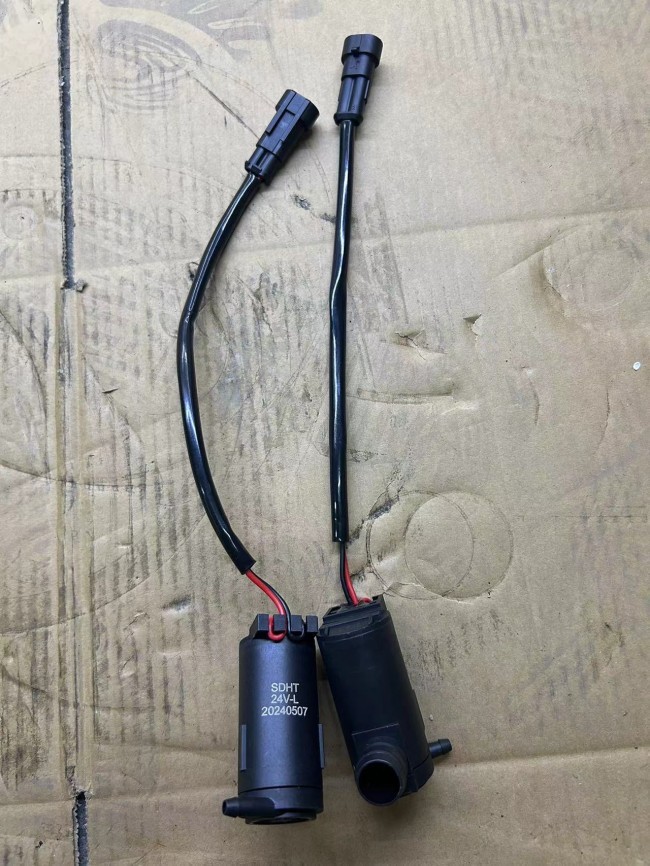 Windscreen Washer Pump 810W26485-6033/2 HOWO Truck Parts Windshield Washer Pump