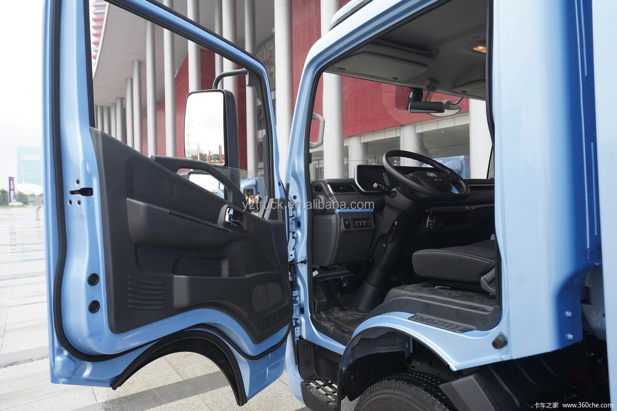 Advanced Dongfeng 4x2 18.5cbm Single Cabin Van Cargo Truck with ESC System