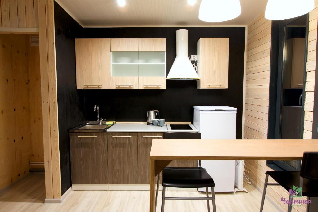 Modified Shipping Container 20ft Luxury Prefab Wooden House with Kitchen Bathroom and Container Room Quick Installation